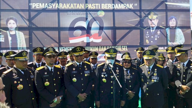 Kantor Wilayah Kementerian Hukum dan HAM Sulawesi Selatan melakukan upacara Hari Bakti Pemasyarakatan (HBP) ke-60, di Lapangan Rutan I Makassar, Jalan Rutan, Kota Makassar, yang tepat jatuh pada Sabtu, 27 April 2024.