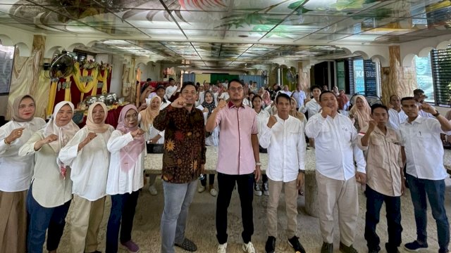 Bakal Calon Wali Kota Makassar dari Partai Gerindra, Andi Seto Gadhista Asapa menggelar acara silaturahmi dengan para pengurus partai Gerinda di bagian Makassar Timur yang terdiri dari 4 Kecamatan dan 38 Kelurahan.