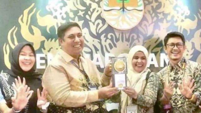 Didampingi Wabup, Bupati Maros Terima Penghargaan Adipura ke-8