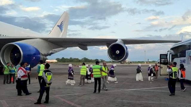 Gunakan Pesawat Pengganti, Jemaah Haji Embarkasi Makassar Berangkat ke Arab Saudi