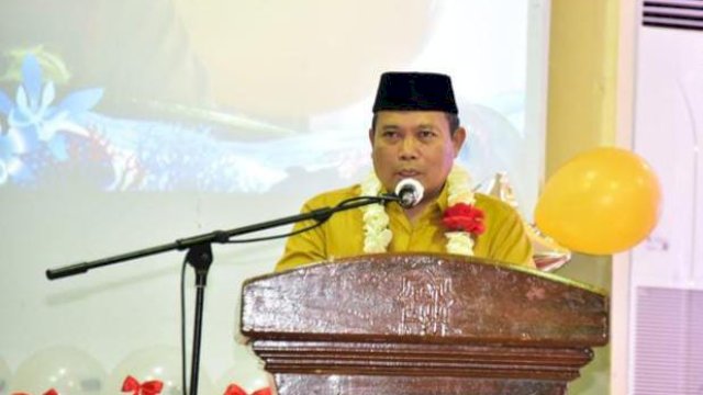 Penjabat Gubernur Gorontalo Ismail Pakaya didampingi Kepala BI perwakilan Gorontalo, Kepala Kanwil Kementerian Agama, Kepala MAN Insan Cendekia saat melakukan pemukulan alat musik polopalo sebagai tanda dibukanya kegiatan Arunika dan gerakan Cinta, Bangga, dan Paham (CBP) Rupiah di kalangan pelajar yang ada di MAN Insan Cendekia Gorontalo, Rabu, (1/4/2024).