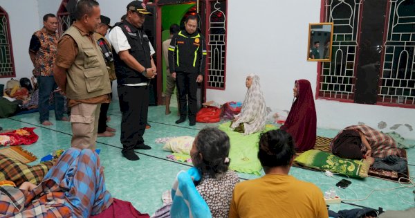 Pj Gubernur Sulsel Kunjungi Titik Banjir Terparah di Luwu