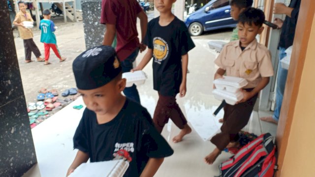Huadi Group Berbagi Berkah Tiap Jumat, Jemaah Masjid: Alhamdulillah