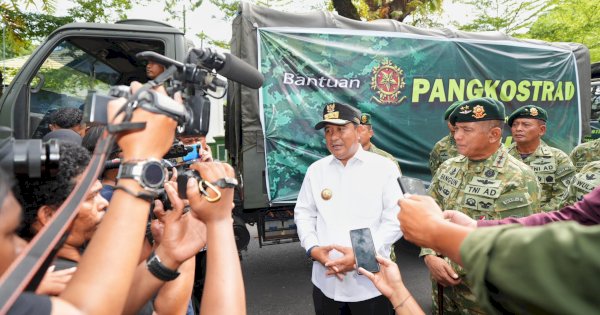 Pj Gubernur Sulsel dan Pangdiv 3 Kostrad Lepas 10 Truk Bantuan untuk Korban Banjir di Luwu