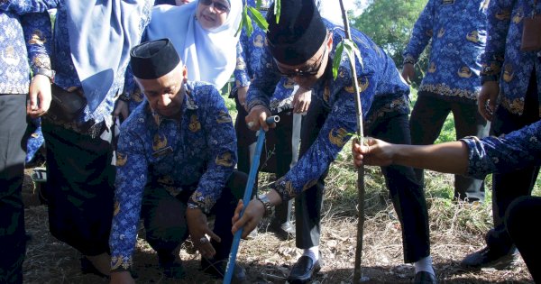 Pj Gubernur Prof Zudan Canangkan Gerakan Sulsel Menanam, Satu Pohon Tiap KK