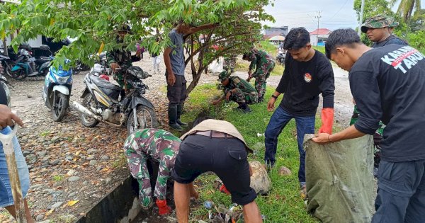 TMMD Unggulan KASAD, Pembersihan Pasar Sentral Bua dan TNI Manunggal Air Bersih