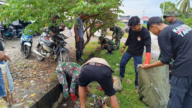 TMMD Unggulan KASAD, Pembersihan Pasar Sentral Bua dan TNI Manunggal Air Bersih