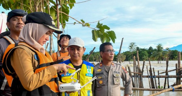 Bupati Indah Tinjau Banjir di Desa Pombakka Akibat Tanggul Sungai Jebol 