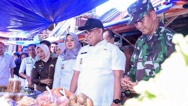 Pj Wali Kota Palopo Lakukan Operasi Pasar, Cek Harga Pokok Pasca Bencana dan Jelang Lebaran