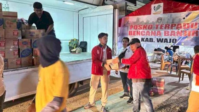 Satu Truk Bantuan Kemanusiaan Pemkot Makassar-IKA Unhas Tiba di Posko Banjir Sidrap