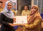 Bupati Indah Serahkan SK 18 ASN Pemda Luwu Utara Yang Masuki Masa Purnabakti