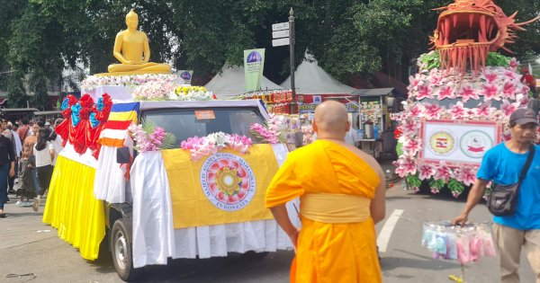 Potret Hari Waisak 2568 BE, Patung Buddha Ikut Diarak di Borobudur 