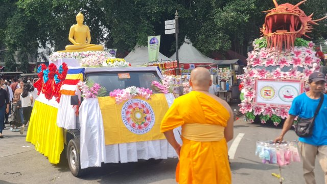 Potret Hari Waisak 2568 BE, Patung Buddha Ikut Diarak di Borobudur 