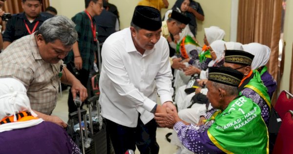 Lepas Kloter 1 Haji Embarkasi Makassar, Pj Gubernur Sulsel: Fokus Ibadah, Ikhlaskan Segalanya