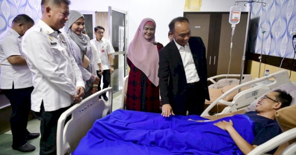 Pj Gubernur Sulsel Prof Zudan Sapa Staf dan Pasien di RSKD Dadi