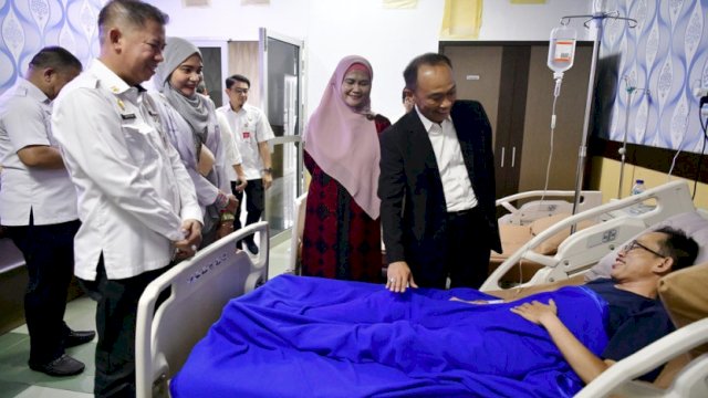 Pj Gubernur Sulsel Prof Zudan Sapa Staf dan Pasien di RSKD Dadi