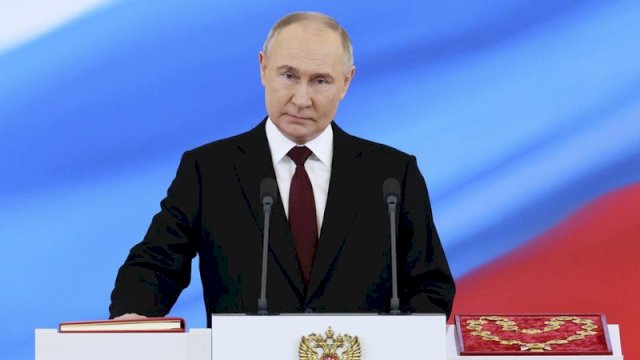 Vladimir Putin kembali dilantik menjadi Presiden Rusia, pada Selasa (7/5/2024) waktu setempat. Dengan ini, Putin kembali memimpin Rusia untuk periode kelimanya, sejak tahun 1999 lalu. (Dok Kremlin) 
