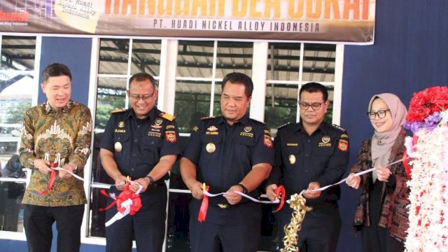 Kakanwil DJBC Sulbagsel meresmikan Hanggar Kawasan Berikat di PT. Huadi Nickel-Alloy Indonesia