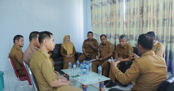 Pastikan Harga Stabil, Pj Bupati Takalar Pimpin Rapat Intern di Dinas Perdagangan