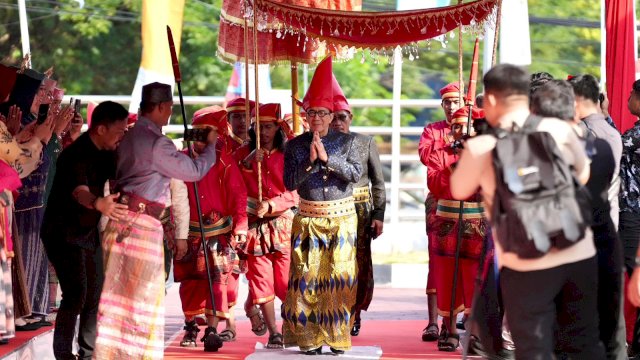 Menkumham Yasonna Laoly Dianugerahi Gelar Adat dari Kerajaan Gowa