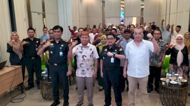 Sosialisasi Penguatan Peran Masyarakat dalam Pengawasan Sumber Daya Kelautan dan Perikanan (SDKP) melalui Sistem Pengawasan Berbasis Masyarakat, bertempat di Yulia Hotel Gorontalo,Jumat (14/06/2024).