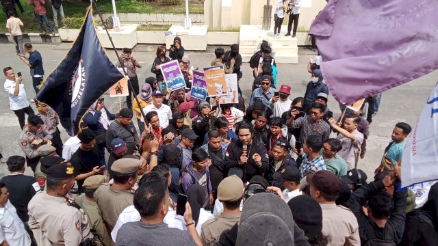 Koalisi Jurnalis Peduli Penyiaran (KJPP) Sulsel saat menggelar aksi demonstrasi di Kantor DPRD Sulsel beberapa waktu lalu. 