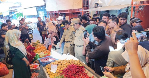 Pj Gubernur Bareng Danny Pomanto Tinjau Pasar Tradidional Jepang Idul Adha 