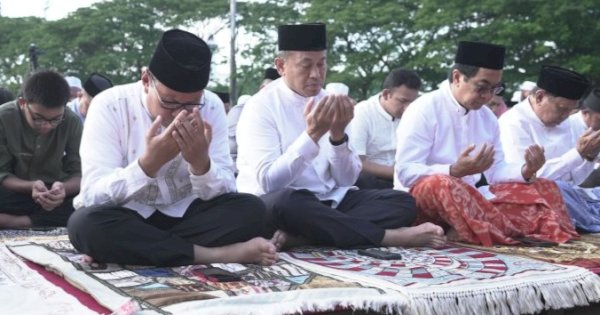 Danny Pomanto Salat Idul Adha Bareng Warga di Karebosi: Semangat Berkurban Makin Baik