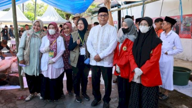 Potret Danny Pomanto Saat Berkurban dan Gelar Open House bagi Warga Makassar