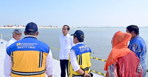 Presiden Jokowi Tinjau Proyek Pengendali Banjir Rob
