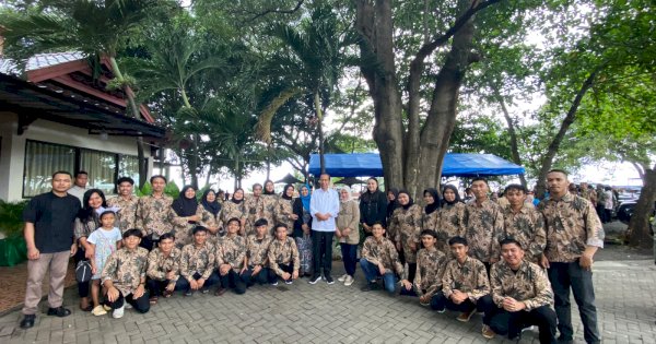 Presiden Jokowi Makan Siang di RM Aroma Laut Bantaeng 