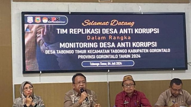 Tim Replikasi Desa Antikorupsi Provinsi Gorontalo saat melakukan monitoring di Desa Tabongo Timur, Kecamatan Tabongo, Kabupaten Gorontalo, yang terpilih sebagai desa percontohan antikorupsi tingkat nasional tahun 2023, Kamis, (4/7/2024).