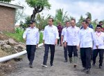 Momen Presiden Jokowi Lewat di Jalan Pengerasan Dari Slag Nikel Huadi Group