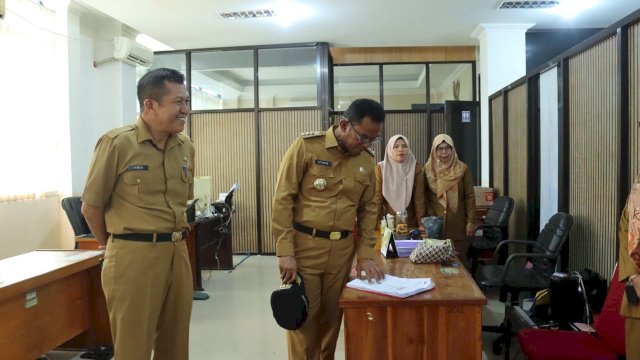 Pantau Kehadiran Pegawai, Pj Bupati Takalar Sidak ke Beberapa Kantor