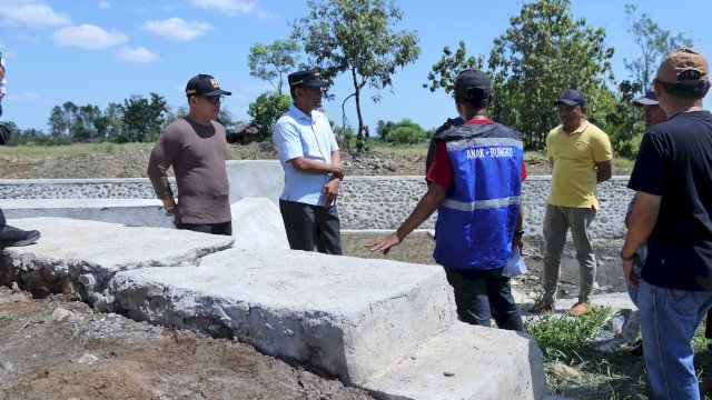 Pj Bupati Sidak Hasil Pengerjaan Rehabilitasi Jaringan Irigasi Bendung Lembang Loe