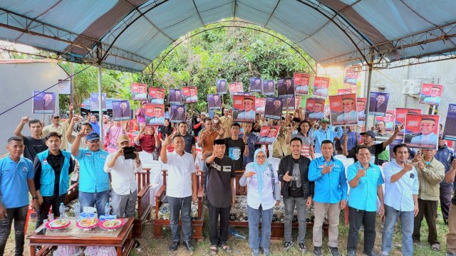 Politikus Partai Persatuan Pembangunan (PPP) dan Partai Keadilan Sejahtera (PKS) turut hadir dalam pengukuhan tim pemenangan Syamsari Kitta di dua kecamatan, Mappakasunggu dan Sanrobone, Kabupaten Takalar.