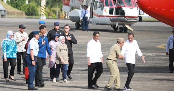 Potret Danny Pomanto Antar Jokowi Bertolak ke Jakarta Usai Kunker di Sulsel