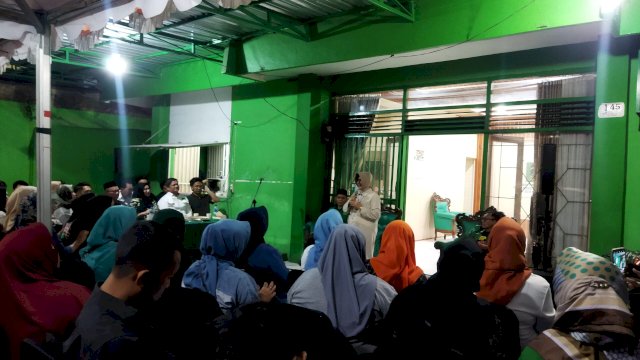 Bakal calon Wali Kota Makassar, Indira Yusuf Ismail saat menghadiri agenda "ngoPPPi" yang digelar di Sekretariat DPC PPP kota Makassar, Jalan Syarif Al Qadri, Sabtu (27/7/2024) malam. 