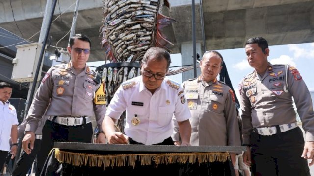 Wali Kota Danny Pomanto Resmikan Tugu Ikan Knalpot Brong