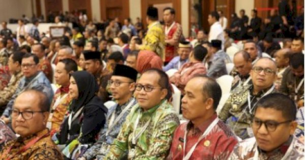 Di Hadapan Jokowi, Danny Pomanto Paparkan LHP LKPP dan IHPS II TA 2023 BPK RI