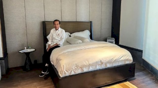 Potret Presiden Joko Widodo saat berada di kamar Istana IKN Nusantara. (Sumber: Ig @jokowi) 