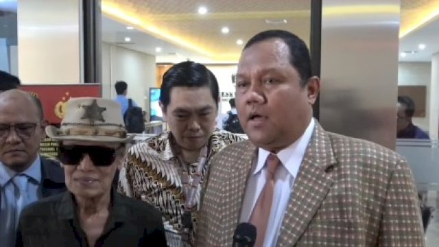 Komedian Tessy saat mendatangi Bareskrim Polri untuk klarifikasi bahwa bukan dirinya sosok inisial T yang disebutkan Kepala BP2MI Benny Rhamdani yang mengendalikan judi online. 