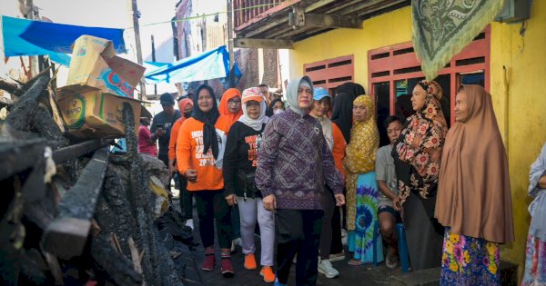 Indira Yusuf Ismail Salurkan Bantuan Kepada Korban Kebakaran di Maccini Gusung