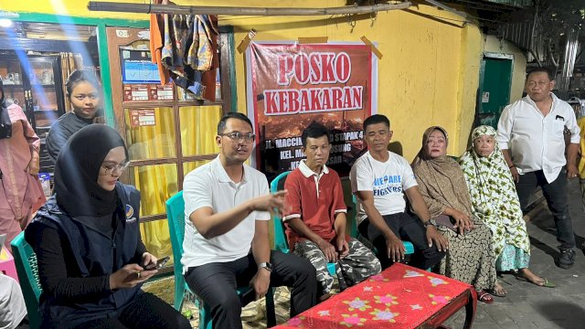 Ditemani Cicu, Andi Seto Beri Bantuan ke Korban Kebakaran di Maccini Gusung