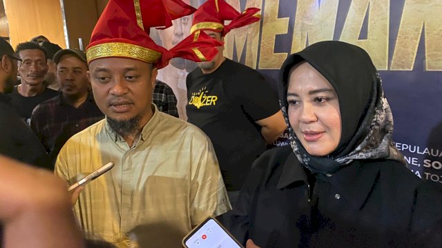 Andi Sudirman dan Fatmawati usai menghadiri acara Konsolidasi Tim Dozer untuk Andalan Hati, di Hotel Swiss Bell Pannakukang, Makassar, pada Kamis (8/8/2024) siang.