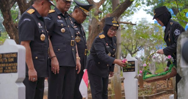 Tabur Bunga di TMP Panaikang, Refleksi Pengabdian dan Penghormatan Kemenkumham Sulsel pada Hari Pengayoman ke-79