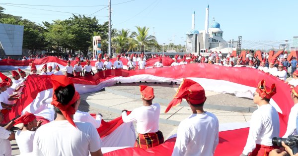 Peringatan HUT RI ke-79, Pemkot Makassr Suguhkan Festival Atraksi Laut dan Aubade SD-SMP