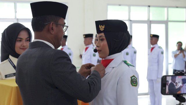 Pj Bupati Takalar Kukuhkan 76 Pasukan Pengibar Bendera Pusaka HUT ke-79 RI