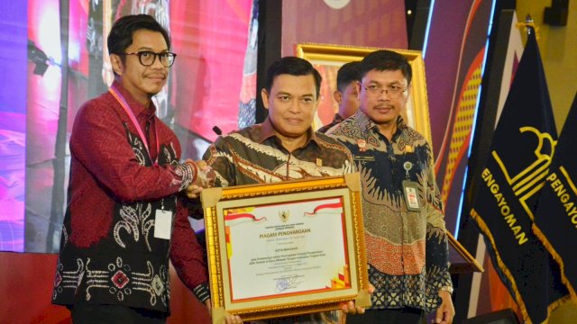 Makassar Berhasil Raih Penghargaan JDIH Tingkat Nasional 2024 