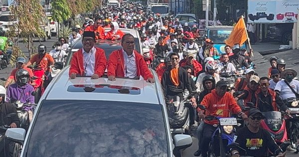 Diantar Puluhan Ribu Simpatisan Daftar ke KPU Sulsel, Danny Pomanto: Saya Rindu Orang Tua!